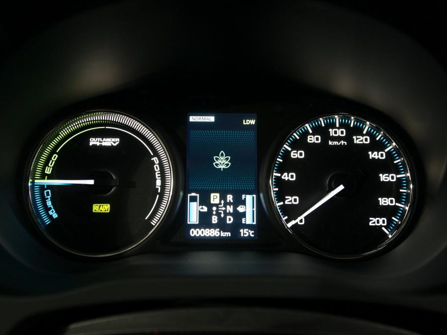  Mitsubishi Outlander PHEV 2012 года  (фото 4 из 48)